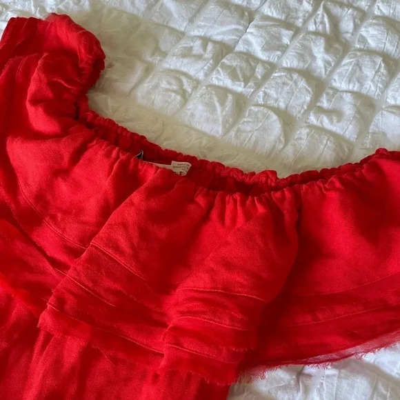 Alice + Olivia red off the shoulder ruffle crop top - Picture 2 of 7